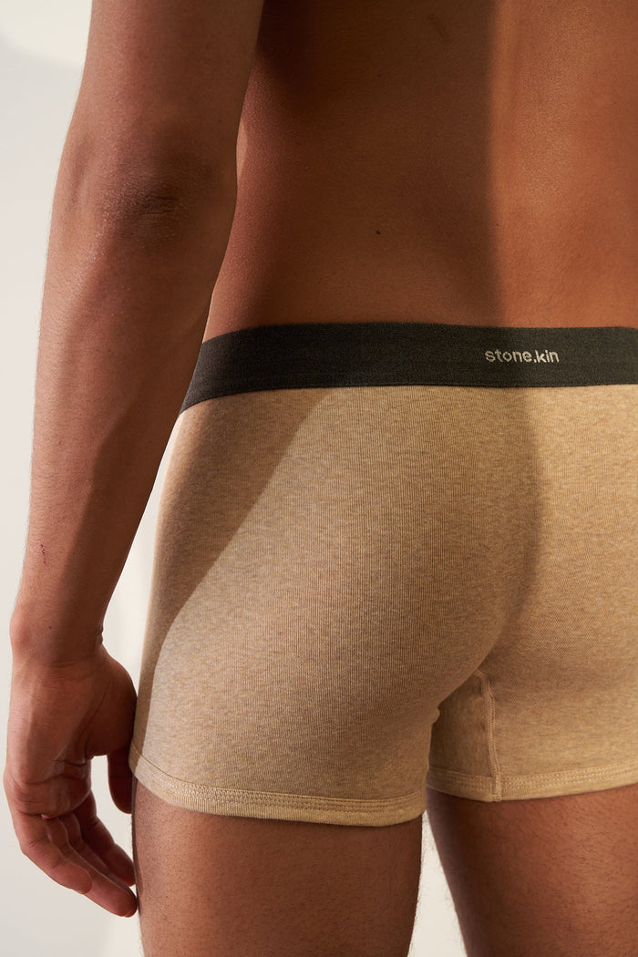 Boxer Brief in Organic Cotton Rib - Sand / Tar Stone.kin