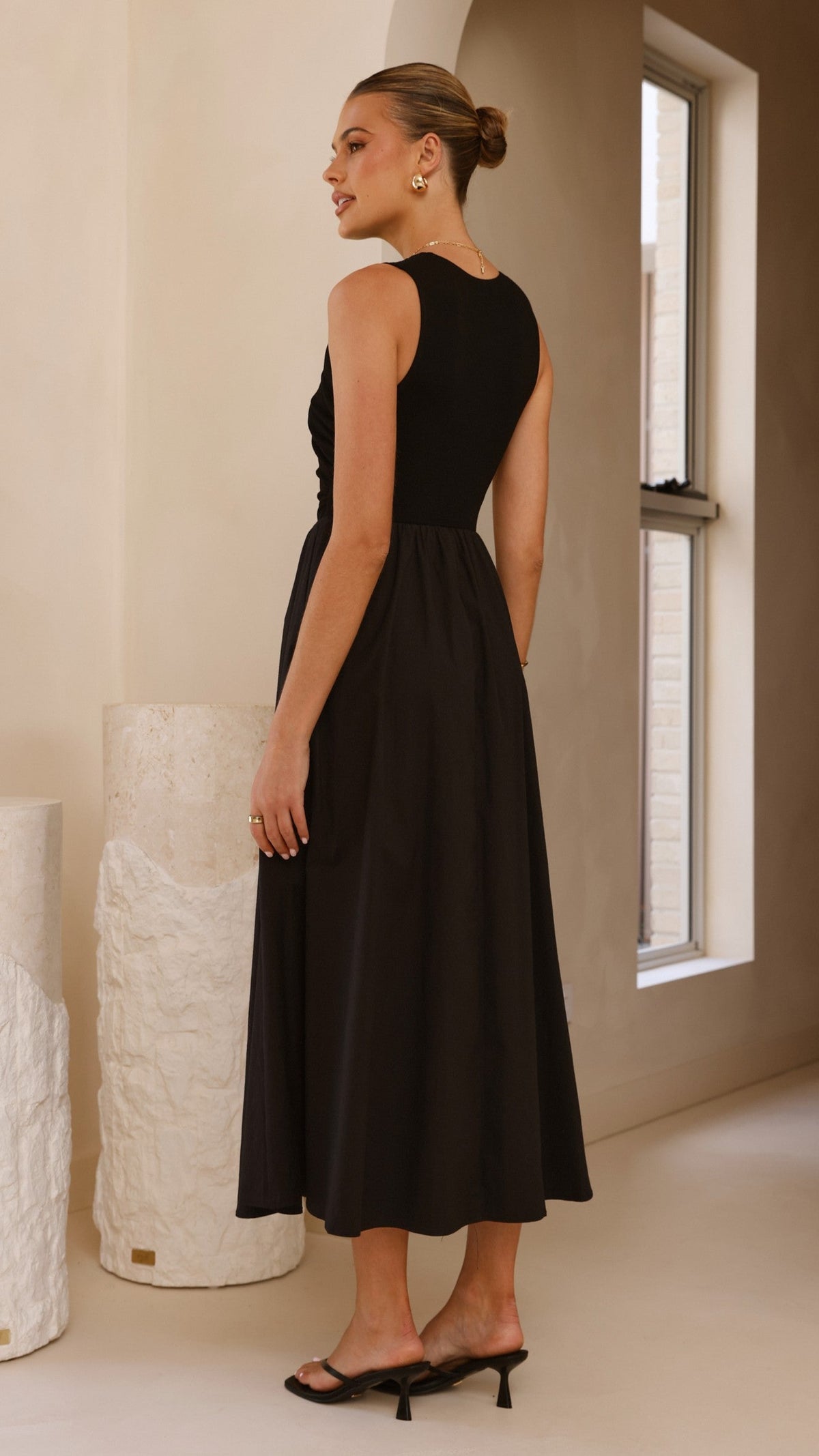 Aria Sleeveless Midi Dress - Black