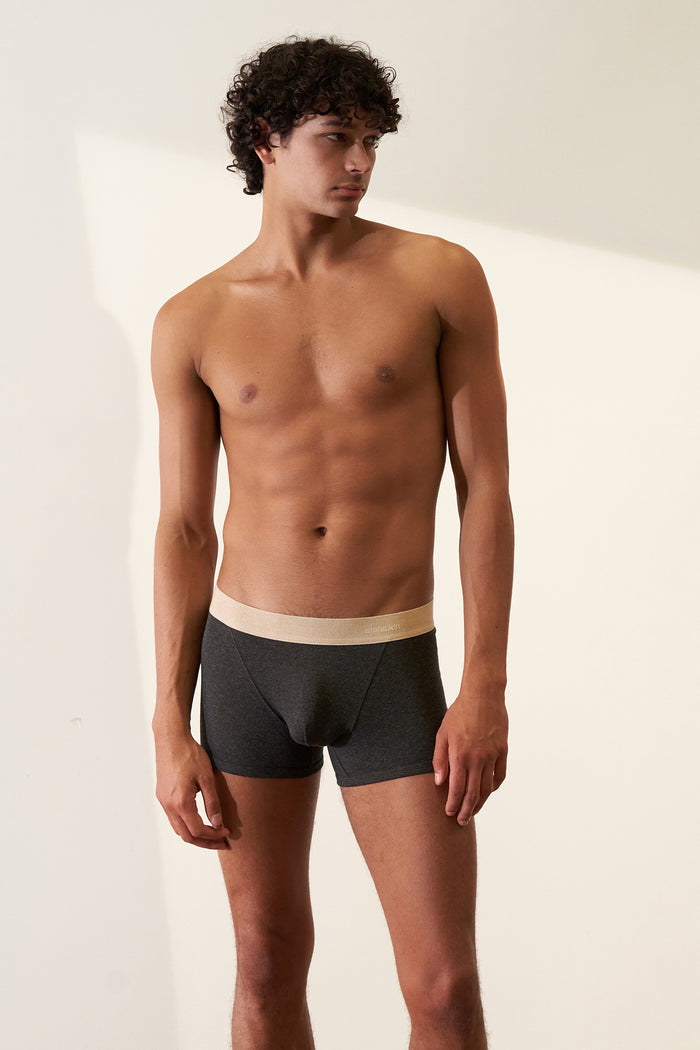 Boxer Brief in Organic Cotton Rib - Tar / Sand worn by a model, showcasing its softness and elastic waistband.