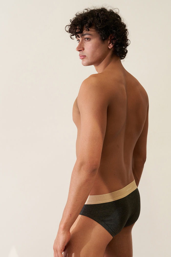 Men's Brief in Organic Cotton Rib - Tar / Sand model showcasing the clean fit and soft fabric, highlighting natural comfort and style.